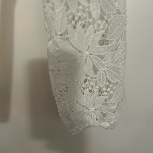 Chico's White Sheer Lace Cutout Sleeve Blouse size 2 /L - Picture 5 of 16